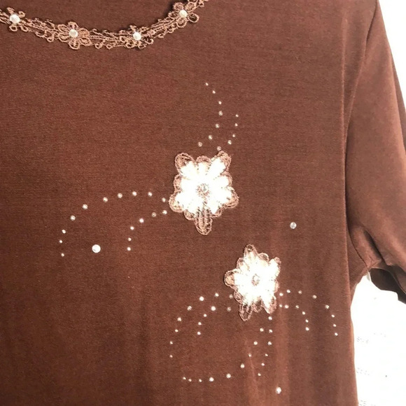 ZIO Brown Floral Embellished Stretch Top - Picture 2 of 8